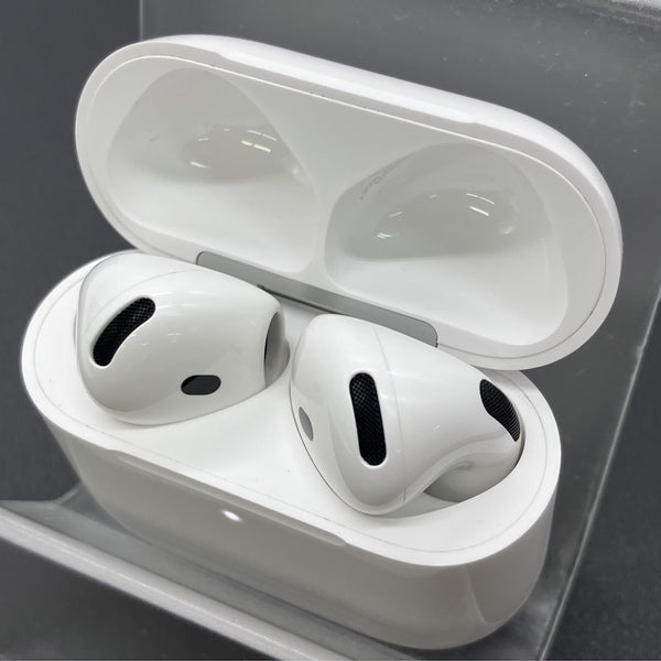 【中古】AirPods 4 MXP93J/A（アクティブノイズキャンセリング搭載）【秋葉原】