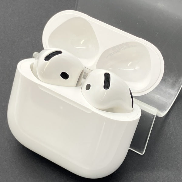 【中古】AirPods 4 MXP93J/A（アクティブノイズキャンセリング搭載）【秋葉原】