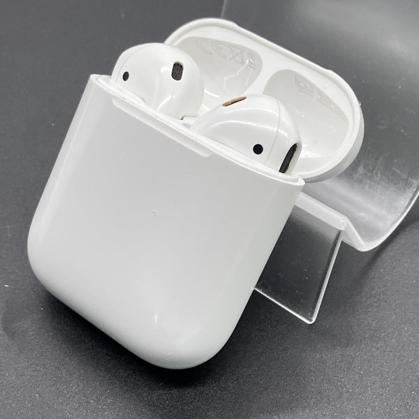 【中古】AirPods with Charging Case MV7N2J/A【日本橋】