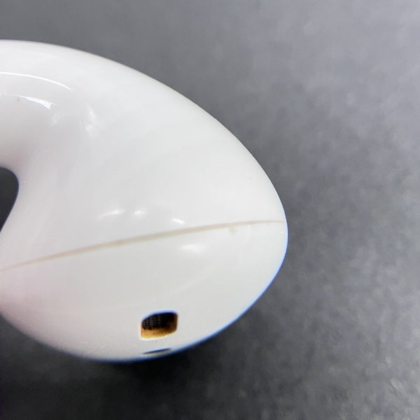 【中古】AirPods with Charging Case MV7N2J/A【日本橋】