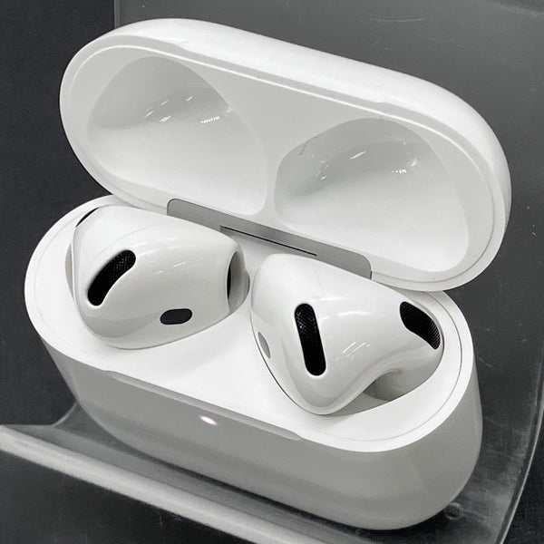 【中古】AirPods 4 MXP93J/A（アクティブノイズキャンセリング搭載）【秋葉原】