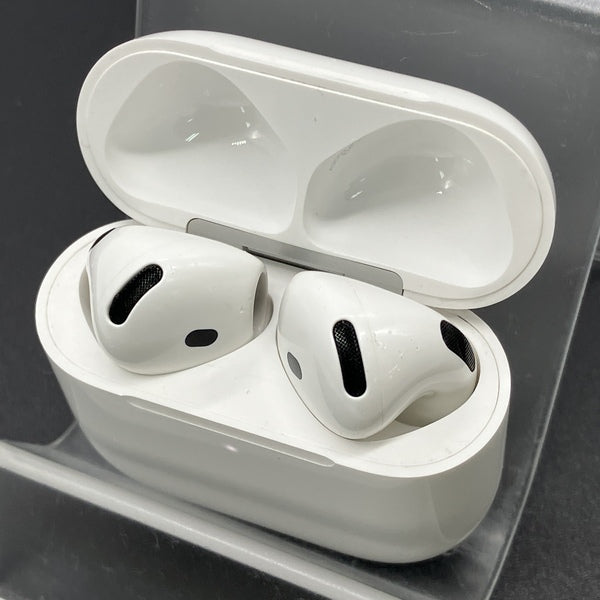 【中古】AirPods 4 MXP93J/A（アクティブノイズキャンセリング搭載）【秋葉原】