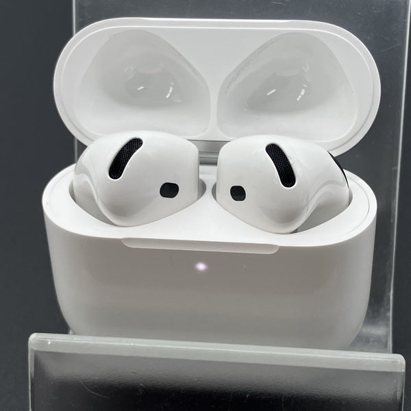 【中古】AirPods 4 MXP93J/A（アクティブノイズキャンセリング搭載）【秋葉原】