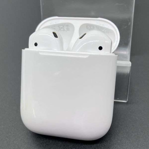 【中古】AirPods with Charging Case MV7N2J/A【秋葉原】