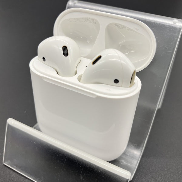【中古】AirPods with Charging Case MV7N2J/A【秋葉原】