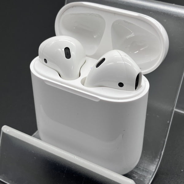 【中古】AirPods with Charging Case MV7N2J/A【日本橋】