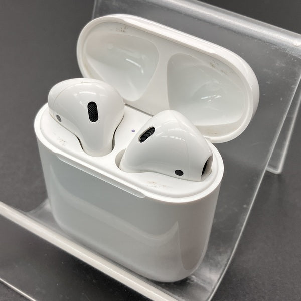 【中古】AirPods with Charging Case MV7N2J/A【秋葉原】