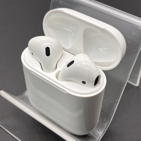 【中古】AirPods with Charging Case MV7N2J/A【秋葉原】