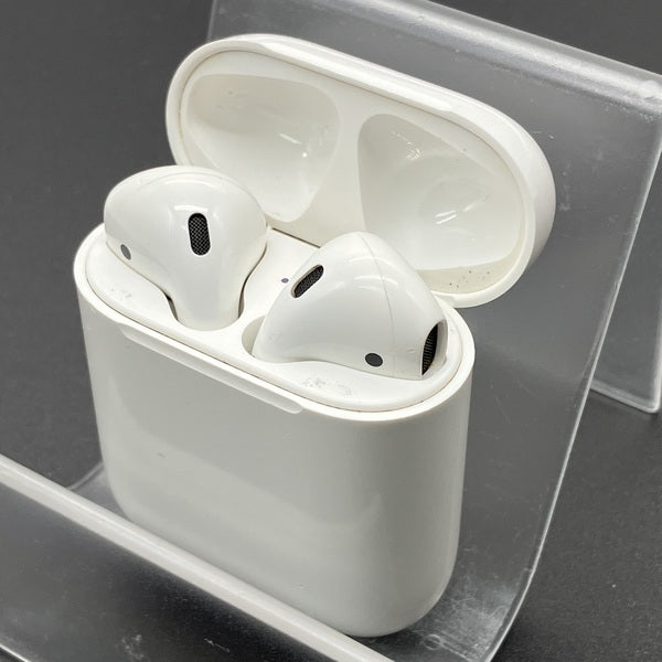 【中古】AirPods with Charging Case MV7N2J/A【秋葉原】