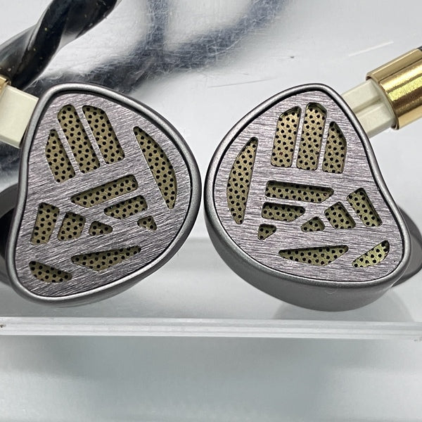 【中古】UNIQ(ケーブル欠品)【秋葉原】