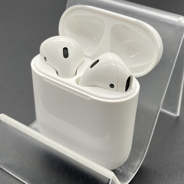 【中古】AirPods with Charging Case MV7N2J/A【秋葉原】