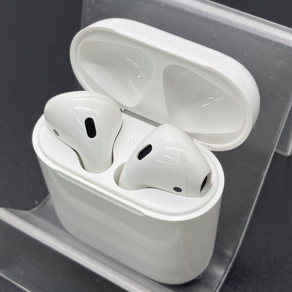 【中古】AirPods with Charging Case MV7N2J/A【秋葉原】