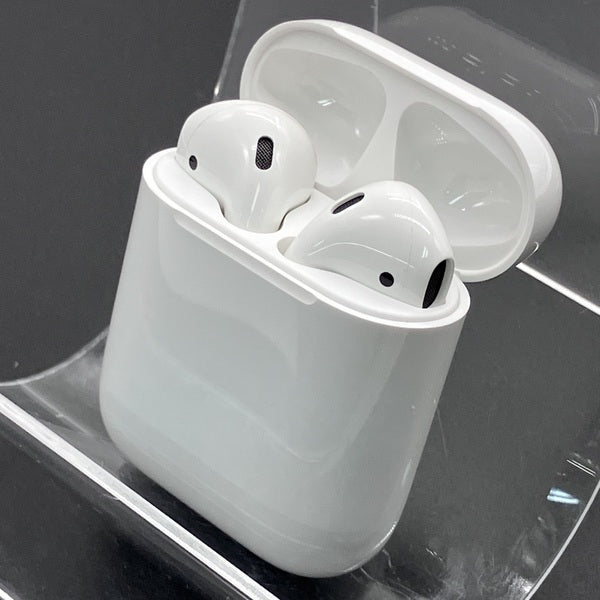 【中古】AirPods with Charging Case MV7N2J/A【秋葉原】