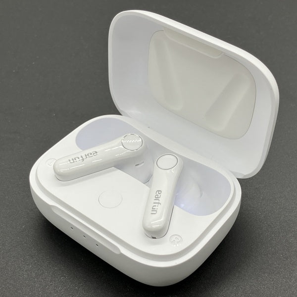 【中古】Air Pro 4 - Glossy White【秋葉原】