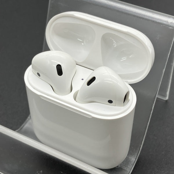 【中古】AirPods with Charging Case MV7N2J/A【秋葉原】