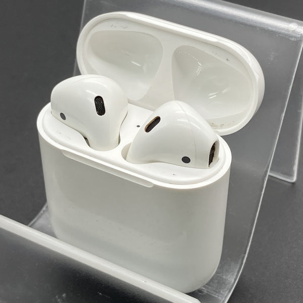 【中古】AirPods with Charging Case MV7N2J/A【秋葉原】