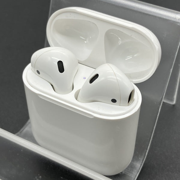 【中古】AirPods with Charging Case MV7N2J/A【秋葉原】