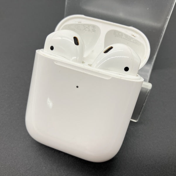 【中古】AirPods with Wireless Charging Case  MRXJ2J-A【秋葉原】