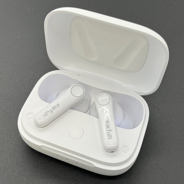 【中古】Air Pro 4 - Glossy White【日本橋】