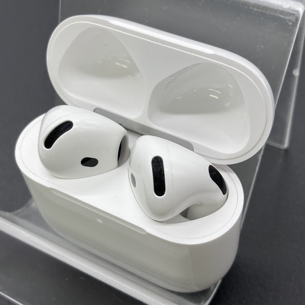 【中古】AirPods 4 MXP93J/A（アクティブノイズキャンセリング搭載）【秋葉原】