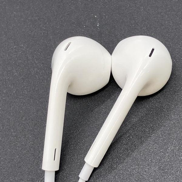 【中古】EarPods with Lightning Connector【秋葉原】
