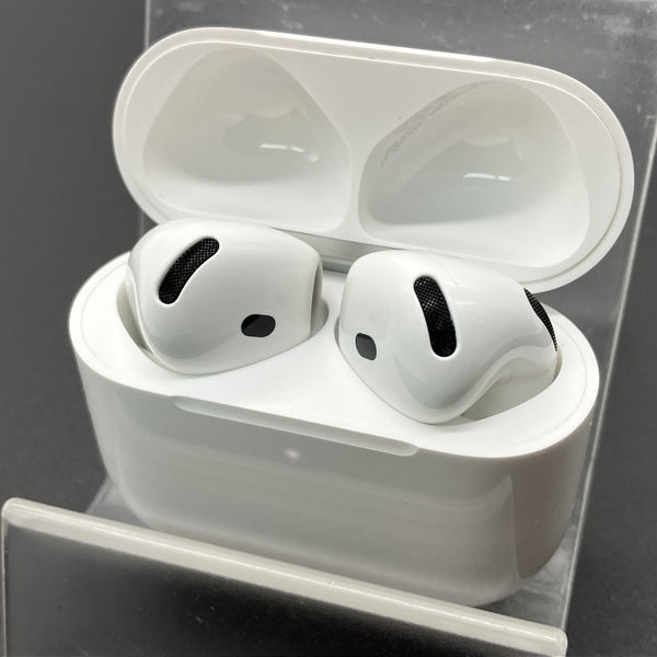 【中古】AirPods 4 MXP93J/A（アクティブノイズキャンセリング搭載）【秋葉原】